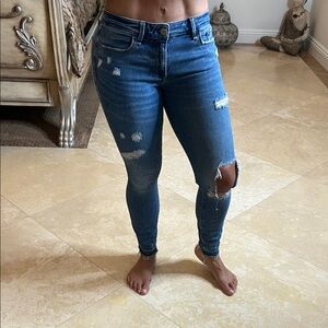 💕Abercrombie & Fitch Distressed Woman’s Blue Jeans💕